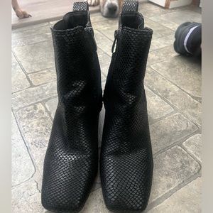 FRANCO SARTO BOOTS. SIZE 7. ONLY WORN TWICE